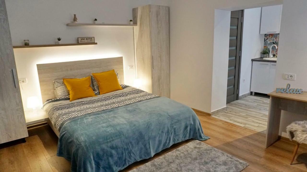 Jules Downtown Apartment